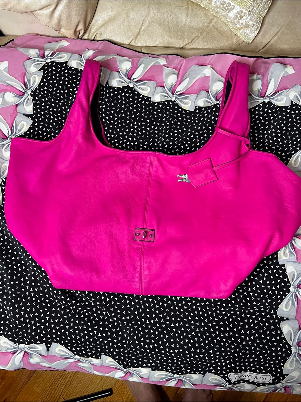 LOEWE Hobo Callie Lock Lambskin Tote Handbag - Picture 8 of 17